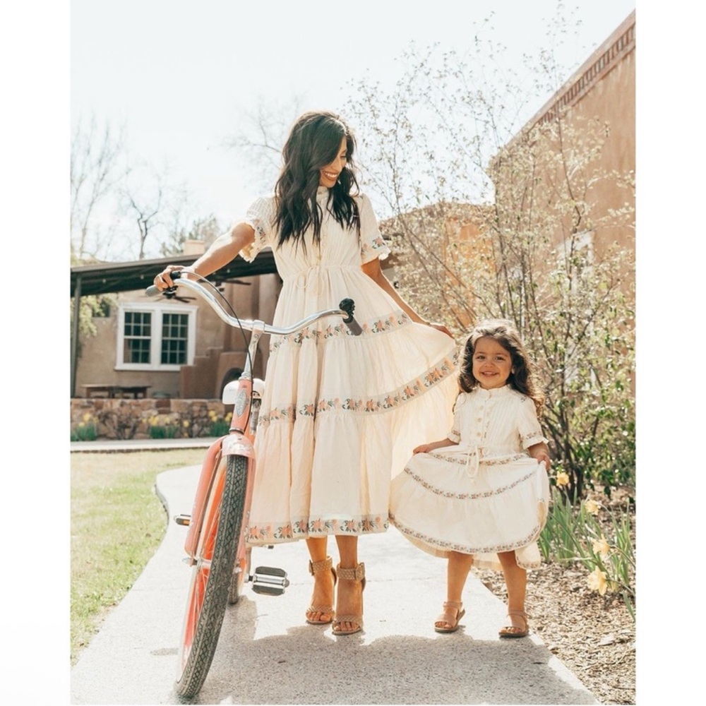 Ivy City Co Cream Floral Midi Dress